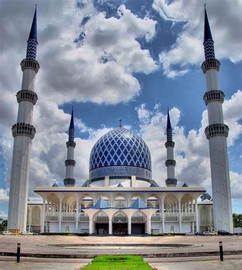 Shah Alam Masjid in Malaysia | Masjid, Beautiful mosques, Asia travel