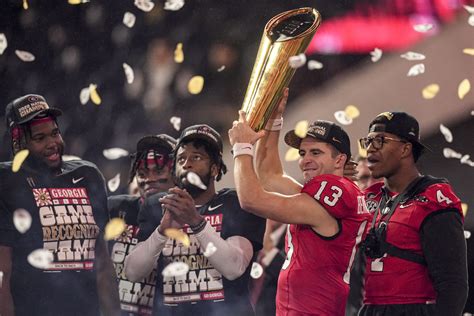 2022 Georgia Bulldogs cement their place in college football history – WABE