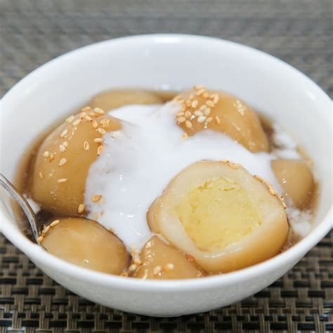 Sticky Rice Balls in Ginger Syrup (Che Troi Nuoc) - Easy Recipe & Video