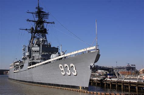 Washington Navy Yard Says Goodbye to Display Ship Barry - USNI News