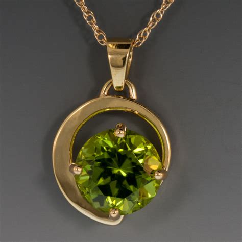 18K Yellow Gold Peridot Pendant