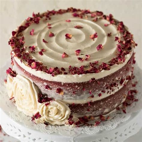 Red Velvet Cake: a beautiful red velvet cake to wow your guests!