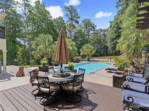 Tropical Pool Fayetteville | Rent this location on Giggster