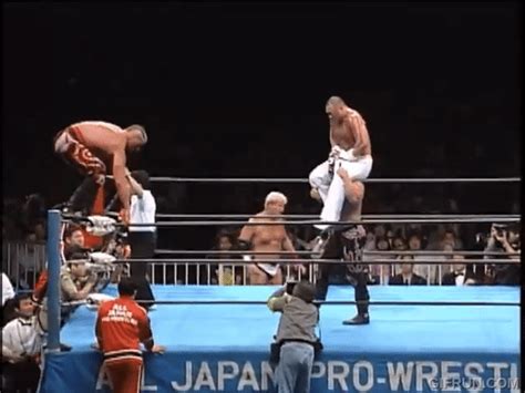 Jinsei Shinzaki (Hakushi) puts his reflexes to good use : r/SquaredCircle