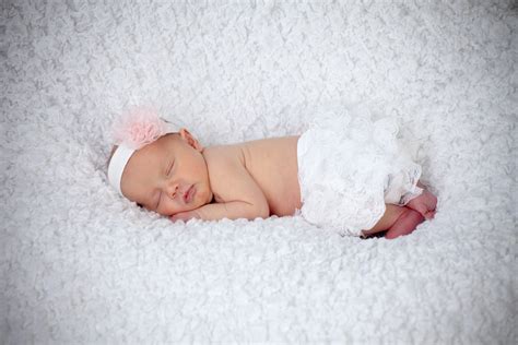 Newborn photo ideas and newborn poses
