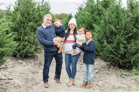 Historic Greenbrier Christmas Tree Farm Family Session