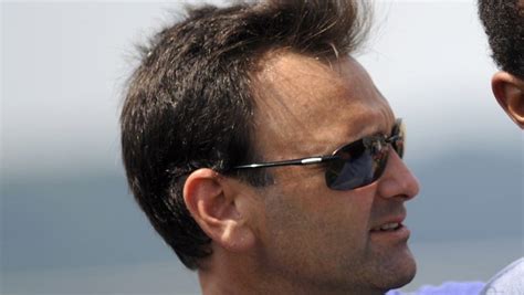 Watch NFL agent Drew Rosenhaus wrestle a 6-foot shark