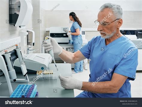 20,250 Laboratory Technicians Blood Images, Stock Photos & Vectors ...