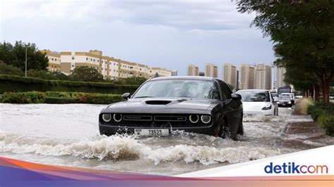 Rare Heavy Rainfall Causes Flooding in United Arab Emirates, Dubai ...