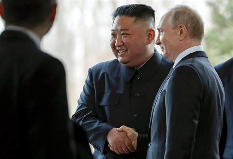 At Kim-Putin summit, hearty handshakes and manspreading | CityNews Vancouver