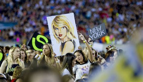 Awesome Fan Photos from the Taylor Swift Concert in Philadelphia