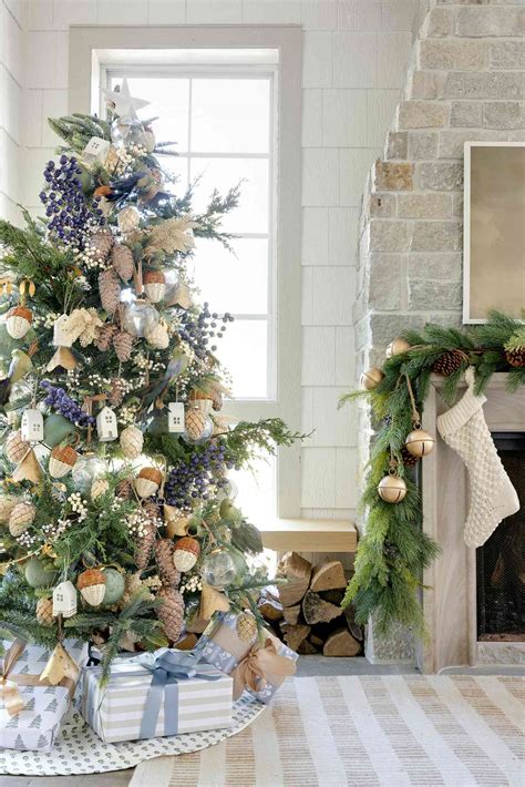 47 Christmas Tree Themes For a Stylish, Coordinated Look