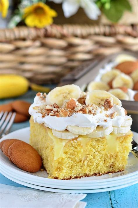 Banana Pudding Poke Cake | TidyMom®