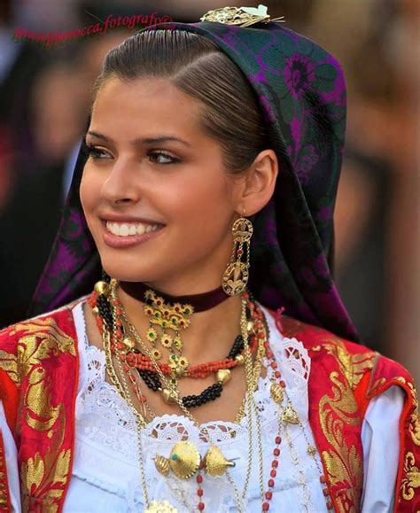 Pin by maria cristina motzo on Costumi della Sardegna.Traditional costumes of Sardinia | Exotic ...