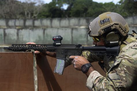 A U.S. Army Green Beret takes aim firing his weapon at targets from ...