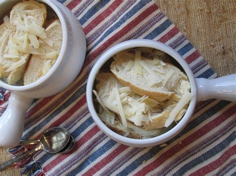 Stirring the Pot: Jacques Pepin's Onion Soup Lyonnaise-Style {French Onion Soup}