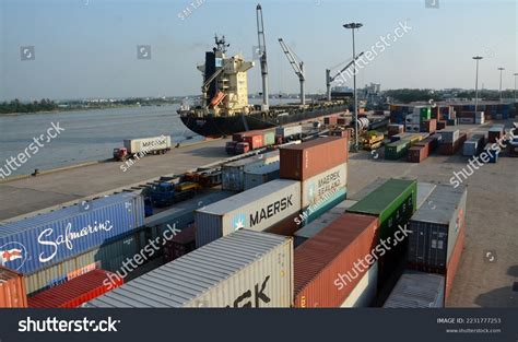 Chittagong Portbangladesh06082015 Inside Chittagong Port Yard Stock Photo 2231777253 | Shutterstock