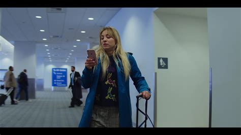 Apple IPhone Smartphone Of Kaley Cuoco As Cassie Bowden In The Flight Attendant S02E06 "Brothers ...