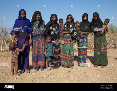 Portrait of Afar tribe women with their children, Afar region, Chifra ...