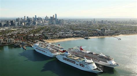 Station Pier fire: Port Melbourne blaze tackled by firefighters | Herald Sun