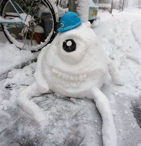 35 Funny Snow Sculptures That Happened This Winter