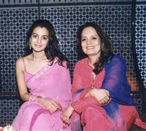 ** BOLLYWOOD FAMILY **: AMISHA PATEL