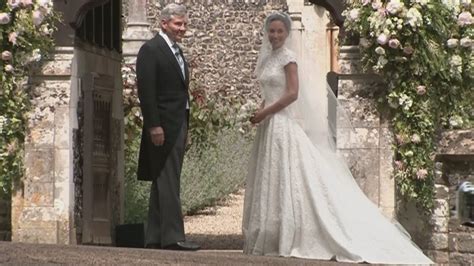 Pippa Middleton arrives at church for her wedding - YouTube