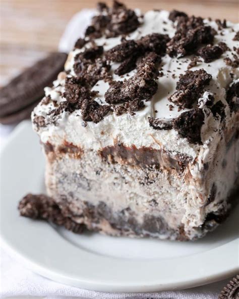 Oreo Ice Cream Cake {Just 5 Ingredients!} | Lil' Luna