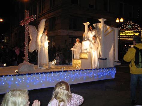 Float idea | Christmas parade, Christmas parade floats, Parade float diy