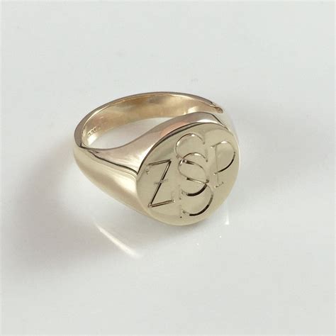 4 Initials Engraved 13mm Round - 18 Carat Yellow Gold Signet Ring – Signet Circle