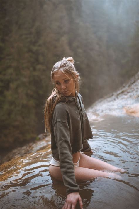 Pin by HACHEVIBES on DREAMS COME TRUE | Outdoor girls, Cute hiking outfit, Hiking attire