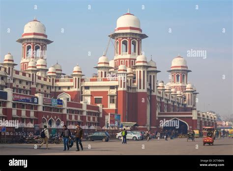 India, Uttar Pradesh, Lucknow, Railway station Stock Photo - Alamy