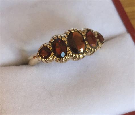 Vintage 9ct gold Garnet ring