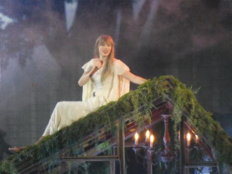Taylor Swift Switches Out Songs and Costumes for Night 2 of Eras Tour: Photos and Video