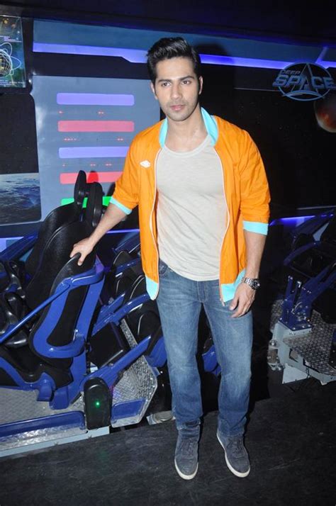 Varun Dhawan Wiki, Height, Age, Girlfriend, Wife, Family, Biography ...