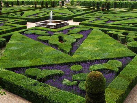 File:French Formal Garden in Loire Valley.jpg - Wikipedia, the free ...
