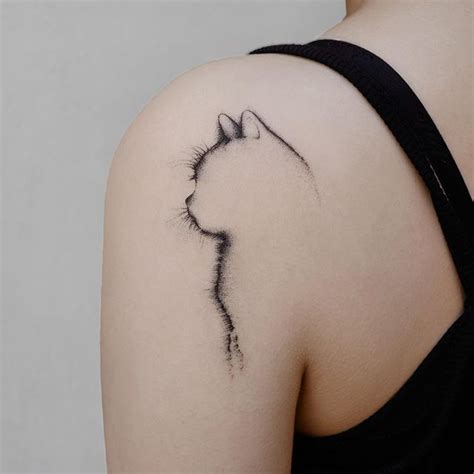 Tattoo Image Of a Cat On Shoulder in 2020 | Simple shoulder tattoo, Tattoos, Cat silhouette tattoos