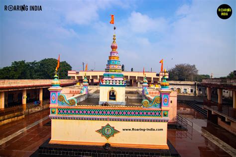 Khilegaon Basavanna Temple, Khilegaon - Roaring India Tourism