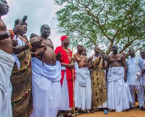 Colorful Photos From Oba Of Benin Coronation "Oba Ewuare II Of Benin ...