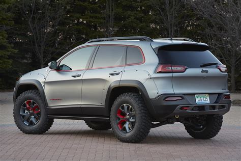 Have a look at the Jeep Cherokee Dakar Concept - TFLcar