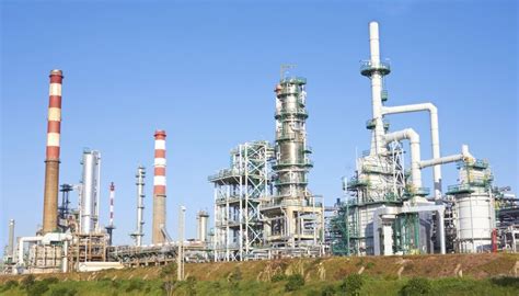 How to Get an Oil Refinery Job | Career Trend