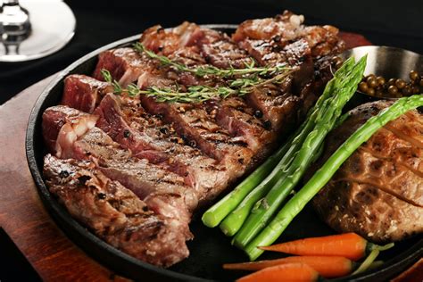 Dine at The Capial Grille Atlanta Steakhouse | Atlanta Luxury Rentals