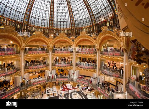 Galeries Lafayette, Einkaufszentrum, Glaskuppel, Paris, Frankreich Stock Photo: 69309650 - Alamy