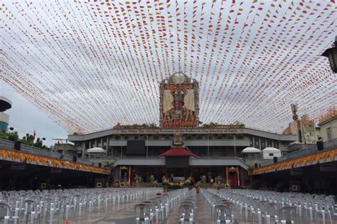 Cebu Basilica ready for mass at the feast of Santo Niño de Cebu ...