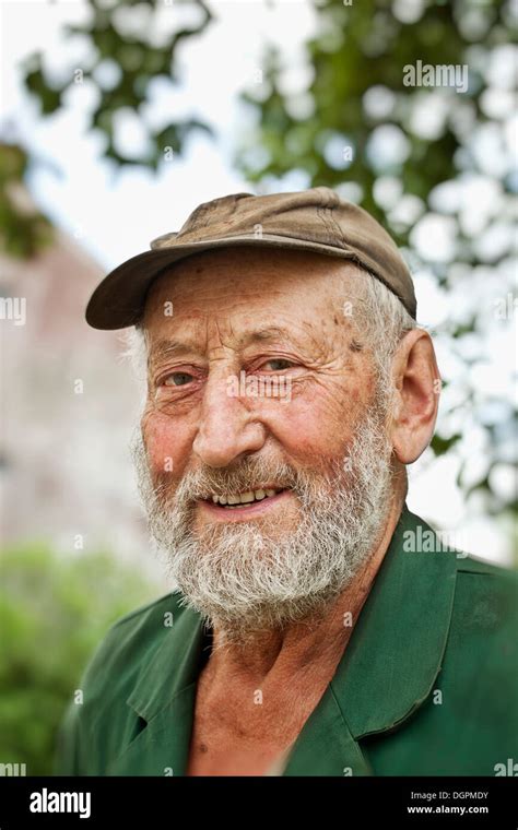 Old man, farmer Stock Photo - Alamy