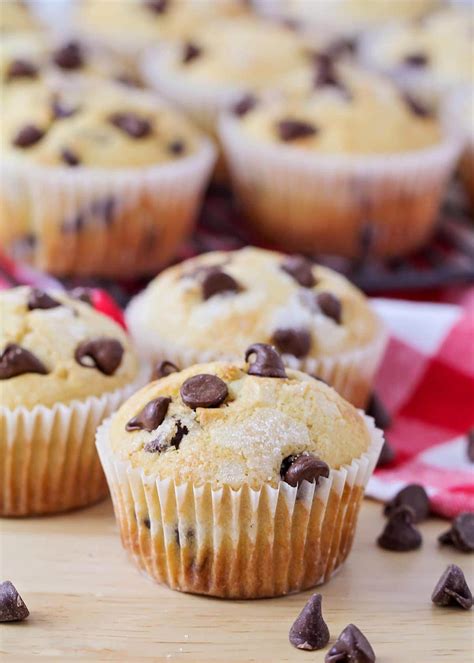 EASY Homemade Chocolate Chip Muffins | Lil' Luna