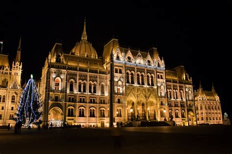 Christmas tree of Hungary at front of the Hungarian Parlia… | Flickr