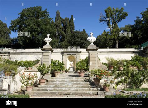 Villa medici garden hi-res stock photography and images - Alamy