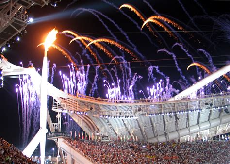 File:Olympic flame at opening ceremony.jpg - 维基百科，自由的百科全书