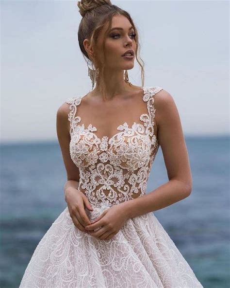 Best Beach Wedding Dresses for Seaside Ceremony | Wedding Estates